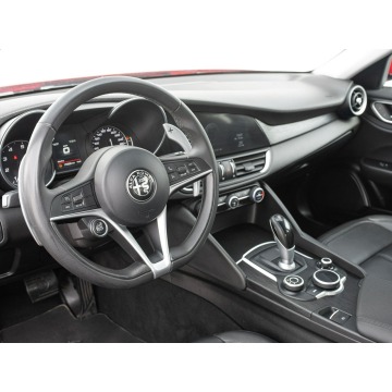 Alfa Romeo Giulia  Sedan/Limuzyna 2016,  2.0 benzyna, automat - Na sprzedaż za 64 910 zł - Gdynia - zdjęcie 6
