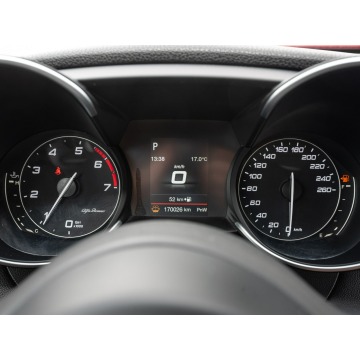 Alfa Romeo Giulia  Sedan/Limuzyna 2016,  2.0 benzyna, automat - Na sprzedaż za 64 910 zł - Gdynia - zdjęcie 12