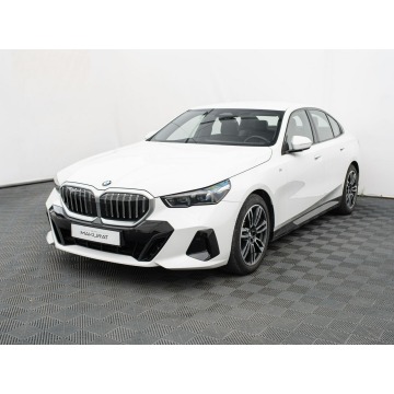 BMW Seria 5  Sedan/Limuzyna 2024,  2.0 diesel, automat - Na sprzedaż za 209 850 zł - Gdańsk - zdjęcie 2