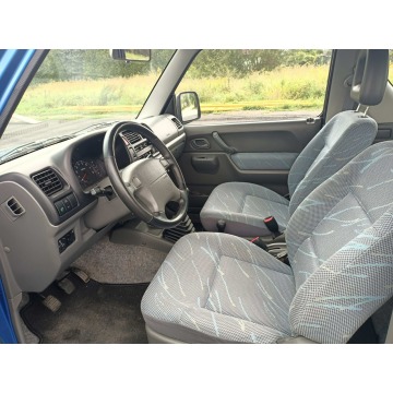 Suzuki Jimny  Terenowy 2002,  1.3 benzyna - Na sprzedaż za 11 500 zł - Tarnów - zdjęcie 5