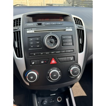 Kia Ceed  Kombi 2010,  1.6 benzyna - Na sprzedaż za 16 900 zł - Szerominek - zdjęcie 9