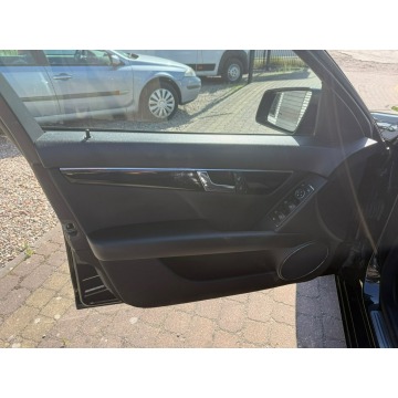 Mercedes - Benz C-klasa  Kombi 2010,  2.1 diesel - Na sprzedaż za 21 900 zł - Słupsk - zdjęcie 9