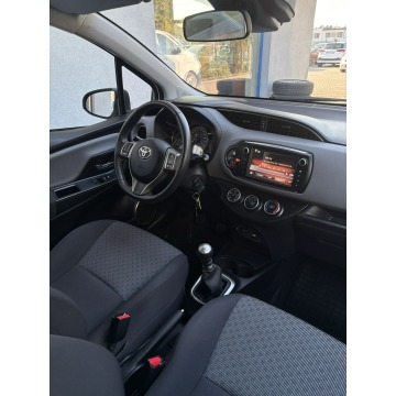 Toyota Yaris  Hatchback 2015,  1.3 benzyna - Na sprzedaż za 39 900 zł - Tarnowskie Góry - zdjęcie 11