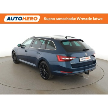 Skoda Superb  Kombi 2019,  2.0 diesel, automat - Na sprzedaż za 81 500 zł - Warszawa - zdjęcie 4