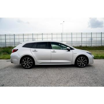 Toyota Corolla  Kombi 2020,  2.0 hybryda, automat - Na sprzedaż za 92 499 zł - Warszawa - zdjęcie 9