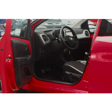 Toyota Aygo  Hatchback 2016,  1.0 benzyna - Na sprzedaż za 25 990 zł - Mysłowice - zdjęcie 12