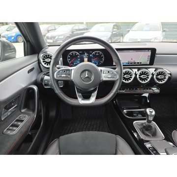 Mercedes - Benz A-klasa  Hatchback 2019,  1.3 benzyna - Na sprzedaż za 84 900 zł - Wrocław - zdjęcie 5