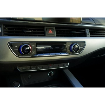 Audi A4  Sedan/Limuzyna 2023,  2.0 diesel, automat - Na sprzedaż za 107 800 zł - Pęcice - zdjęcie 7