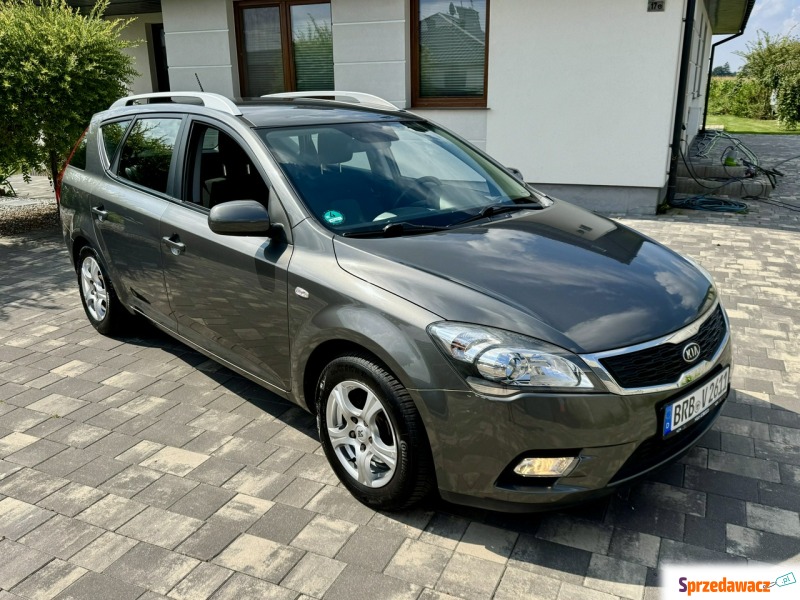 Kia Ceed  Kombi 2010,  1.6 benzyna - Na sprzedaż za 16 900 zł - Szerominek