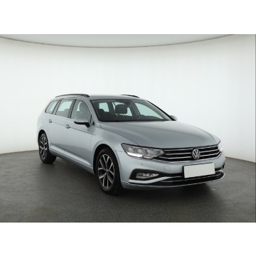Volkswagen Passat  Kombi 2023,  1.5 benzyna, automat - Na sprzedaż za 82 999 zł - Piaseczno - zdjęcie 1