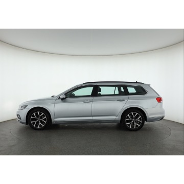 Volkswagen Passat  Kombi 2023,  1.5 benzyna, automat - Na sprzedaż za 82 999 zł - Piaseczno - zdjęcie 4
