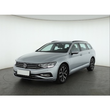 Volkswagen Passat  Kombi 2023,  1.5 benzyna, automat - Na sprzedaż za 82 999 zł - Piaseczno - zdjęcie 3