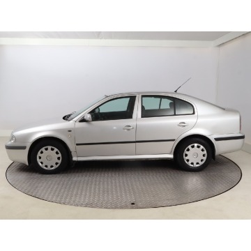 Skoda Octavia  Hatchback 2002,  1.9 diesel - Na sprzedaż za 5 999,00 zł - Bielany Wrocławskie - zdjęcie 4