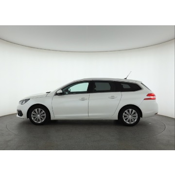 Peugeot 308  Kombi 2019,  1.2 benzyna, automat - Na sprzedaż za 29 999 zł - Piaseczno - zdjęcie 4