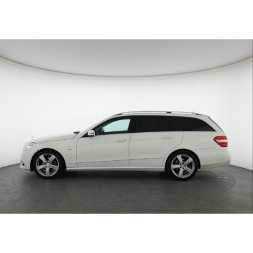 Mercedes - Benz E-klasa  Kombi 2010,  1.8 benzyna, automat - Na sprzedaż za 36 999 zł - Piaseczno - zdjęcie 4