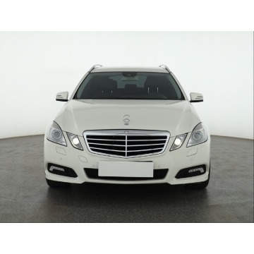 Mercedes - Benz E-klasa  Kombi 2010,  1.8 benzyna, automat - Na sprzedaż za 36 999 zł - Piaseczno - zdjęcie 2
