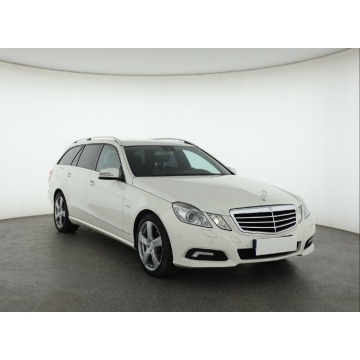 Mercedes - Benz E-klasa  Kombi 2010,  1.8 benzyna, automat - Na sprzedaż za 36 999 zł - Piaseczno - zdjęcie 1