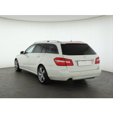 Mercedes - Benz E-klasa  Kombi 2010,  1.8 benzyna, automat - Na sprzedaż za 36 999 zł - Piaseczno - zdjęcie 5
