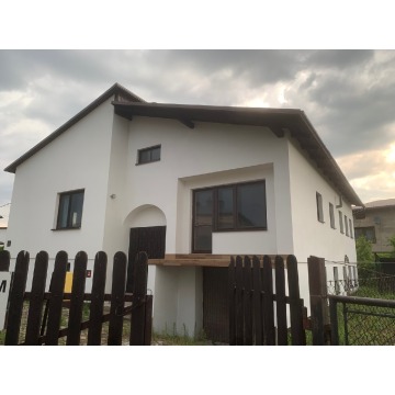 Sprzedam dom Wadowice -  wolnostojący parterowy,  pow.  226 m2,  działka:   830 m2 - zdjęcie 1