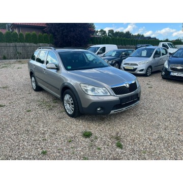 Skoda Octavia  Kombi 2010,  2.0 diesel - Na sprzedaż za 22 900 zł - Białogard - zdjęcie 2