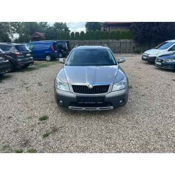 Skoda Octavia  Kombi 2010,  2.0 diesel - Na sprzedaż za 22 900 zł - Białogard - zdjęcie 3
