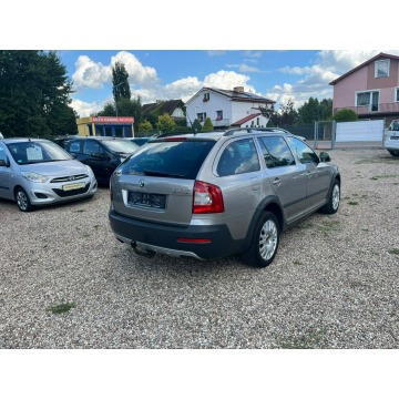 Skoda Octavia  Kombi 2010,  2.0 diesel - Na sprzedaż za 22 900 zł - Białogard - zdjęcie 7