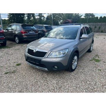 Skoda Octavia  Kombi 2010,  2.0 diesel - Na sprzedaż za 22 900 zł - Białogard - zdjęcie 4