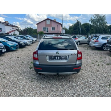 Skoda Octavia  Kombi 2010,  2.0 diesel - Na sprzedaż za 22 900 zł - Białogard - zdjęcie 8