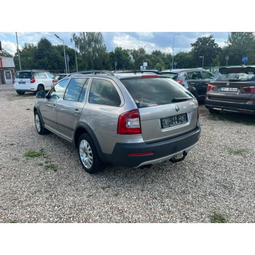 Skoda Octavia  Kombi 2010,  2.0 diesel - Na sprzedaż za 22 900 zł - Białogard - zdjęcie 10