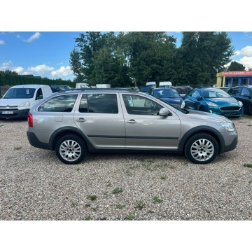 Skoda Octavia  Kombi 2010,  2.0 diesel - Na sprzedaż za 22 900 zł - Białogard - zdjęcie 11