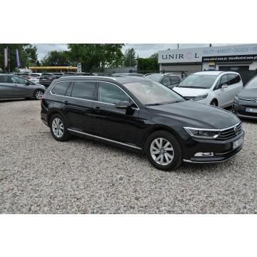 Volkswagen Passat  Kombi 2015,  1.8 benzyna, automat - Na sprzedaż za 49 900 zł - Warszawa - zdjęcie 2