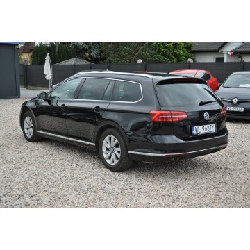 Volkswagen Passat  Kombi 2015,  1.8 benzyna, automat - Na sprzedaż za 49 900 zł - Warszawa - zdjęcie 10