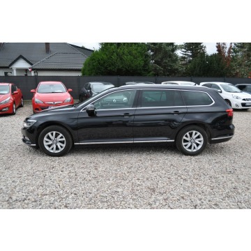 Volkswagen Passat  Kombi 2015,  1.8 benzyna, automat - Na sprzedaż za 49 900 zł - Warszawa - zdjęcie 12