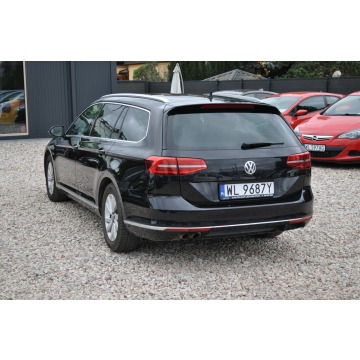 Volkswagen Passat  Kombi 2015,  1.8 benzyna, automat - Na sprzedaż za 49 900 zł - Warszawa - zdjęcie 9