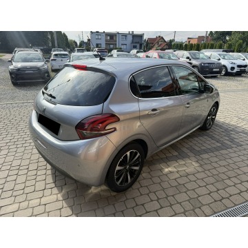 Peugeot 208  Hatchback 2019,  1.2 benzyna, automat - Na sprzedaż za 35 900 zł - Orzech - zdjęcie 6