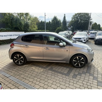 Peugeot 208  Hatchback 2019,  1.2 benzyna, automat - Na sprzedaż za 35 900 zł - Orzech - zdjęcie 5