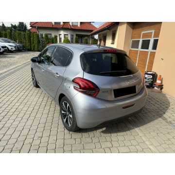 Peugeot 208  Hatchback 2019,  1.2 benzyna, automat - Na sprzedaż za 35 900 zł - Orzech - zdjęcie 9