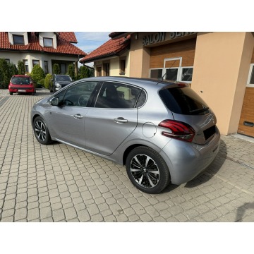 Peugeot 208  Hatchback 2019,  1.2 benzyna, automat - Na sprzedaż za 35 900 zł - Orzech - zdjęcie 10