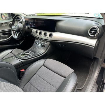 Mercedes - Benz E-klasa  Kombi 2018,  2.0 diesel, automat - Na sprzedaż za 55 000 zł - Warszawa - zdjęcie 5