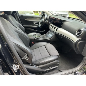 Mercedes - Benz E-klasa  Kombi 2018,  2.0 diesel, automat - Na sprzedaż za 55 000 zł - Warszawa - zdjęcie 6