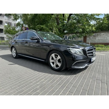 Mercedes - Benz E-klasa  Kombi 2018,  2.0 diesel, automat - Na sprzedaż za 55 000 zł - Warszawa - zdjęcie 2