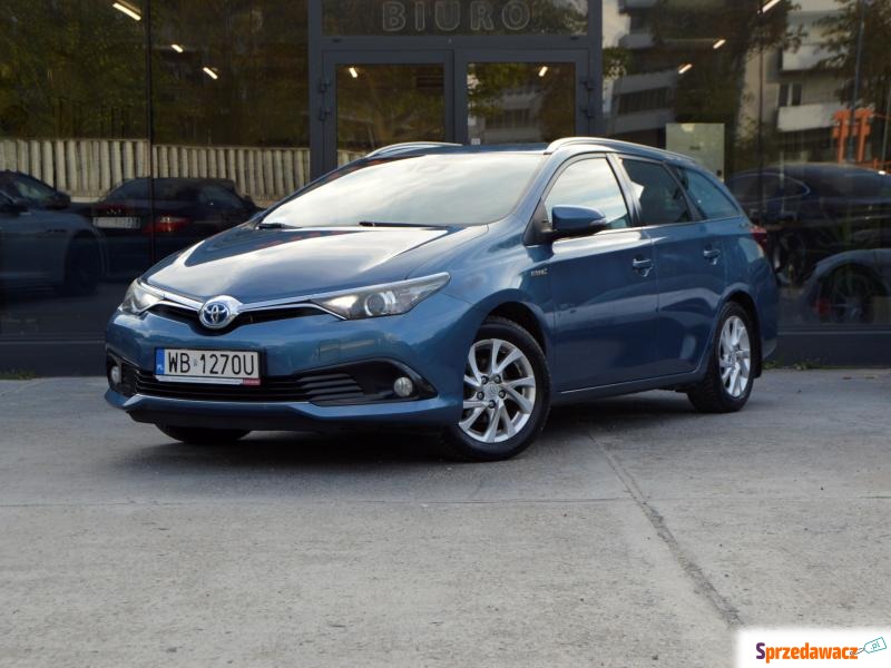 Toyota Auris  Kombi 2017,  1.8 hybryda, automat - Na sprzedaż za 34 899 zł - Warszawa