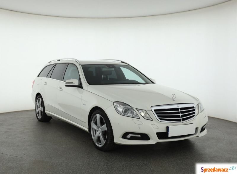 Mercedes - Benz E-klasa  Kombi 2010,  1.8 benzyna, automat - Na sprzedaż za 36 999 zł - Piaseczno