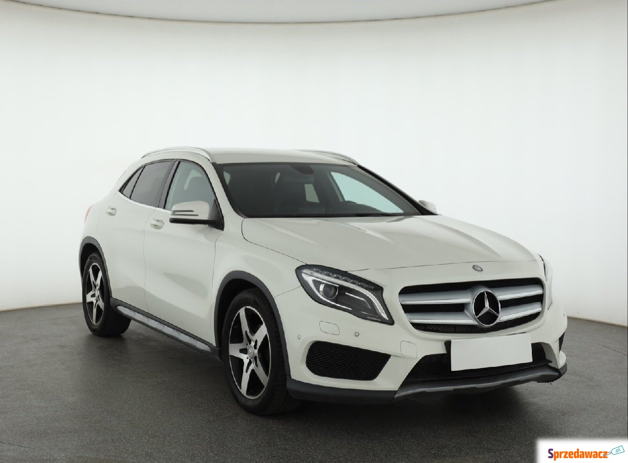 Mercedes - Benz GLA-klasa 2015
