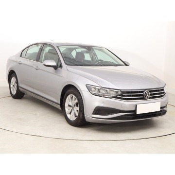 VW Passat 1.5 TSI (150KM), 2021