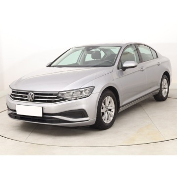 Volkswagen Passat  Liftback 2021,  1.5 benzyna, automat - Na sprzedaż za 64 999 zł - Bielany Wrocławskie - zdjęcie 3