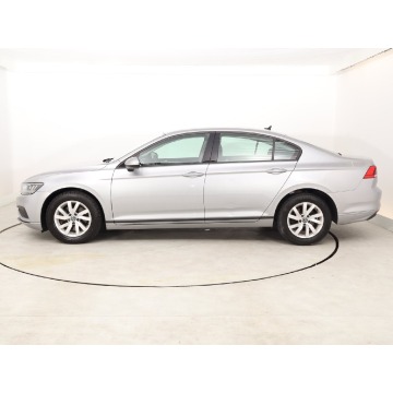 Volkswagen Passat  Liftback 2021,  1.5 benzyna, automat - Na sprzedaż za 64 999 zł - Bielany Wrocławskie - zdjęcie 4