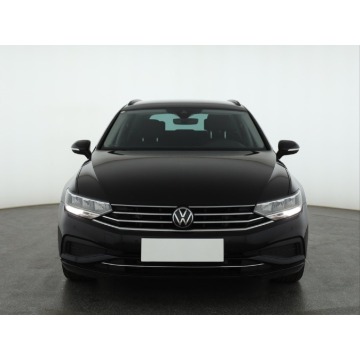 Volkswagen Passat  Kombi 2022,  2.0 diesel, automat - Na sprzedaż za 74 999 zł - Piaseczno - zdjęcie 2