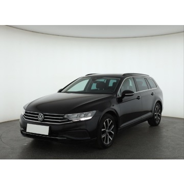 Volkswagen Passat  Kombi 2022,  2.0 diesel, automat - Na sprzedaż za 74 999 zł - Piaseczno - zdjęcie 3