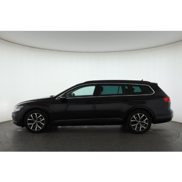 Volkswagen Passat  Kombi 2022,  2.0 diesel, automat - Na sprzedaż za 74 999 zł - Piaseczno - zdjęcie 4